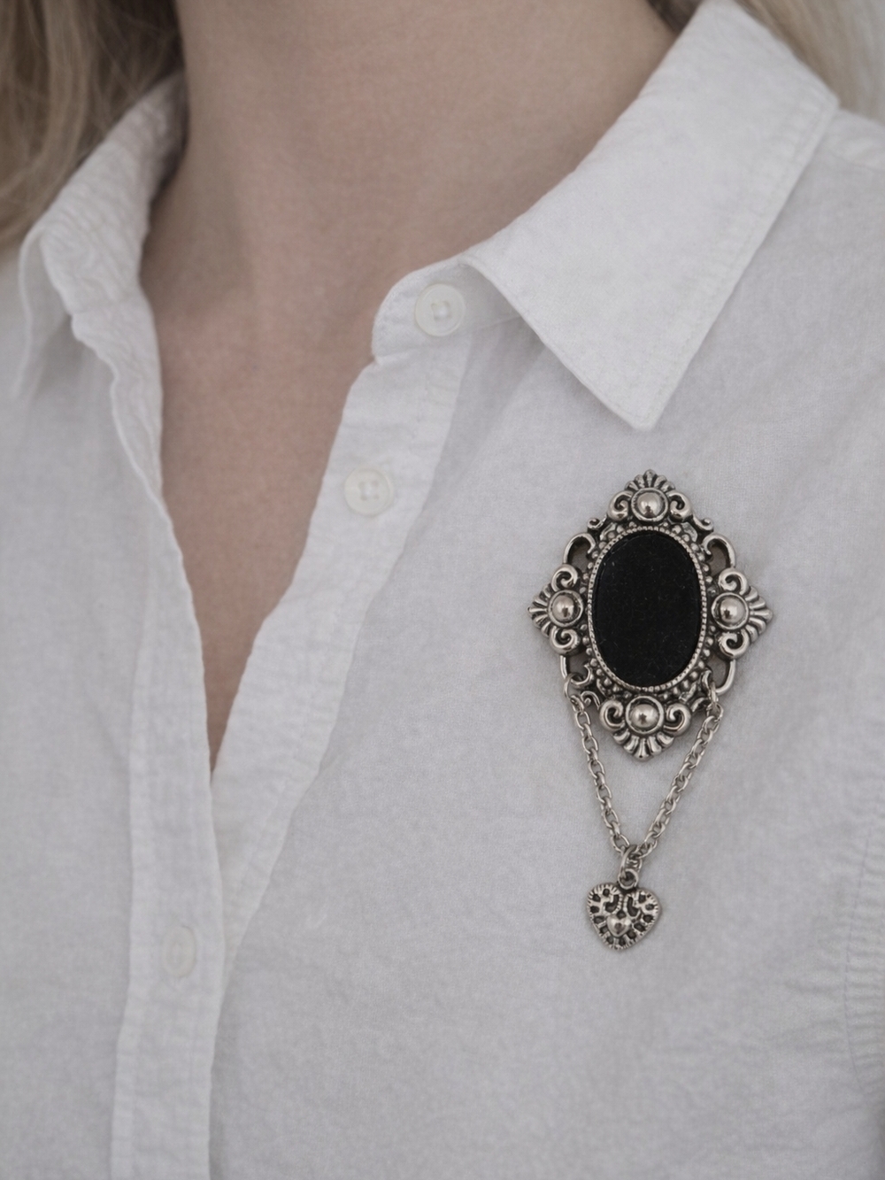 Ornate Silver-Tone Black Oval Brooch with Heart Chain